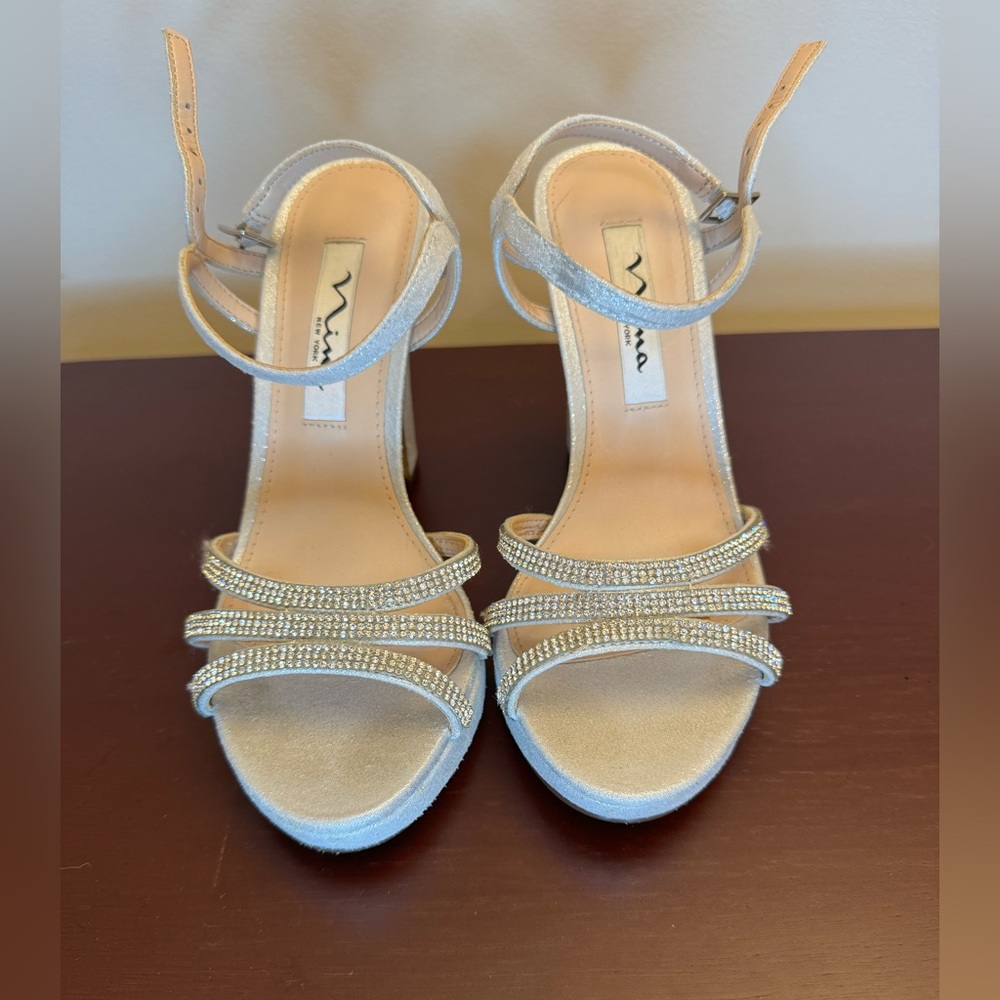 Pre-owned Nina Heels size 6